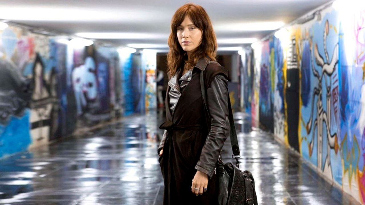 Përtej pragut backdrop