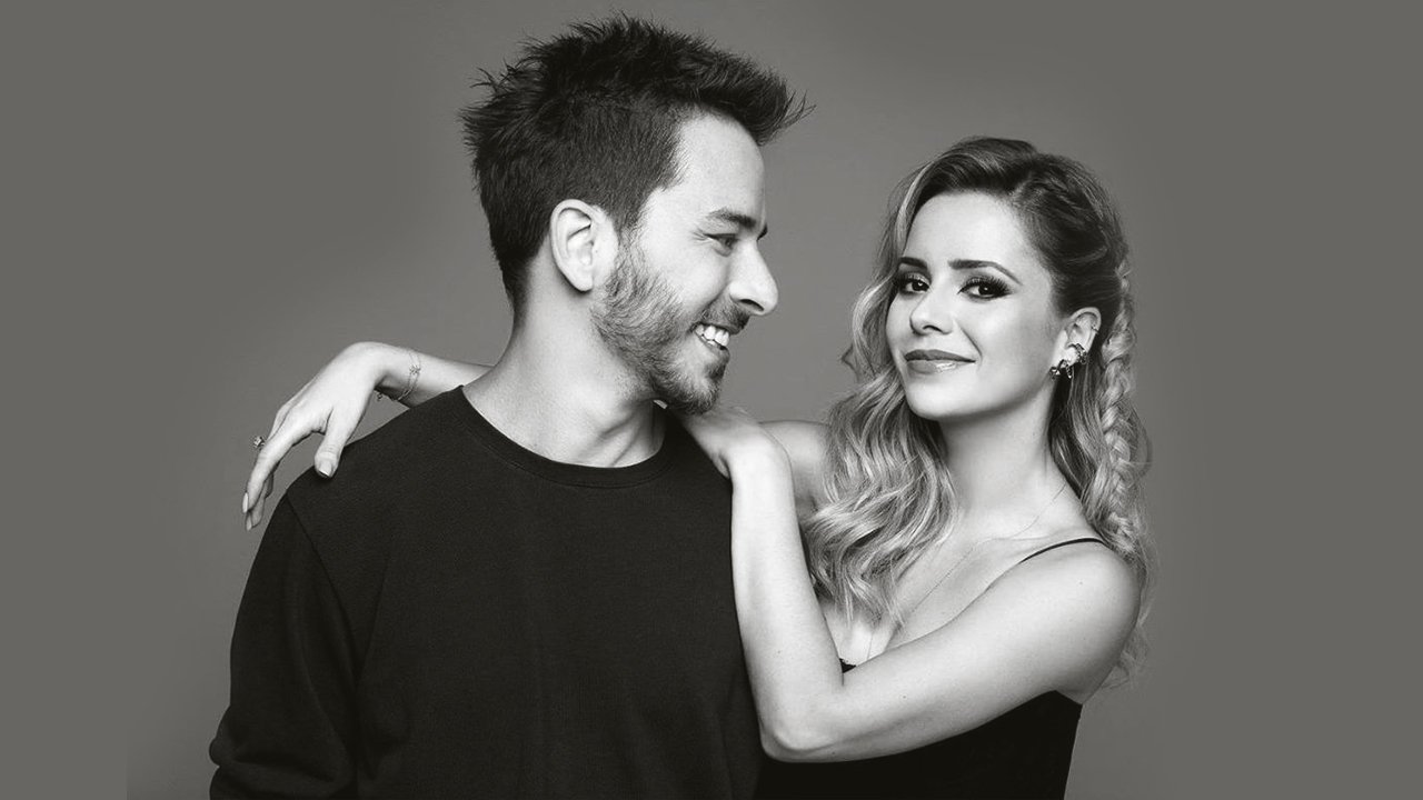 Sandy & Junior: A História backdrop